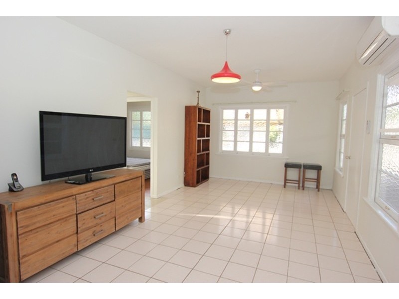 43 Machans Street, Machans Beach QLD 4878