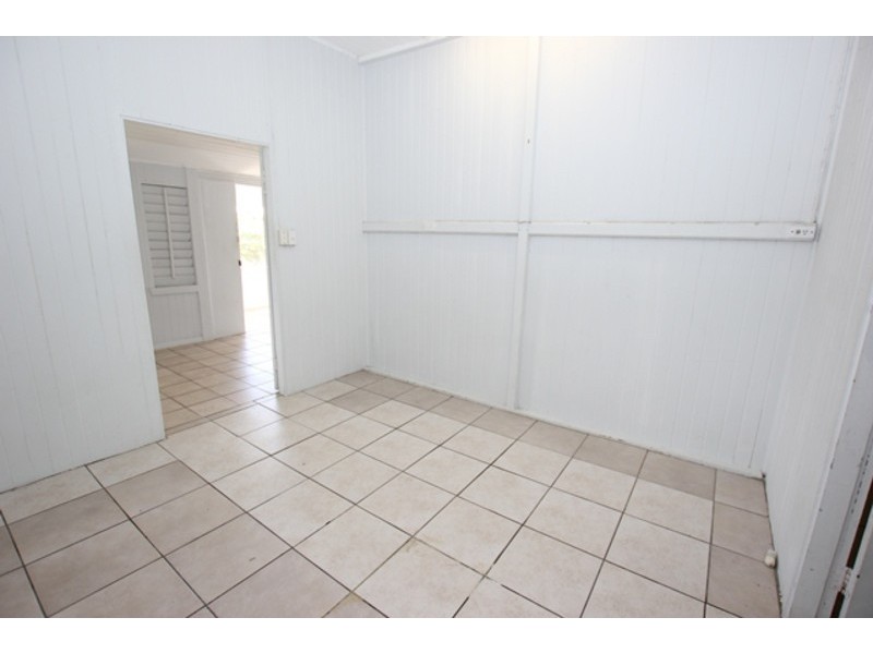 1/17 Law Street, Cairns North QLD 4870