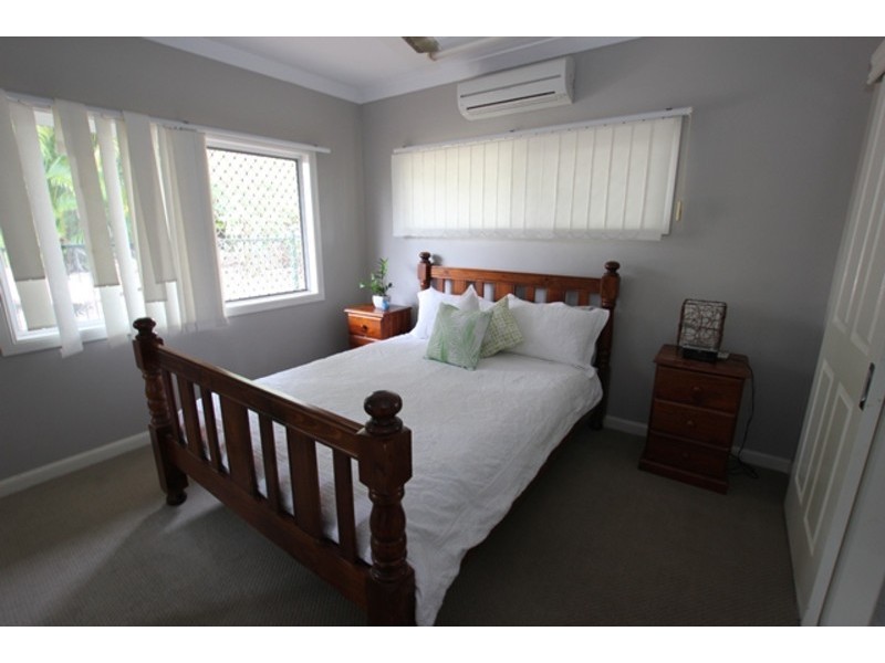 13 Somerset Drive, Bentley Park QLD 4869