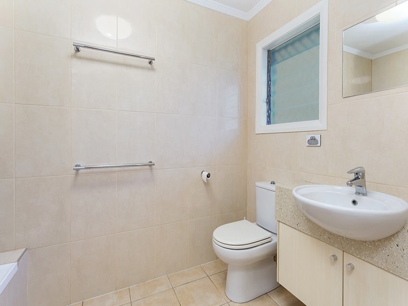 11 Creedy Street, Westcourt QLD 4870