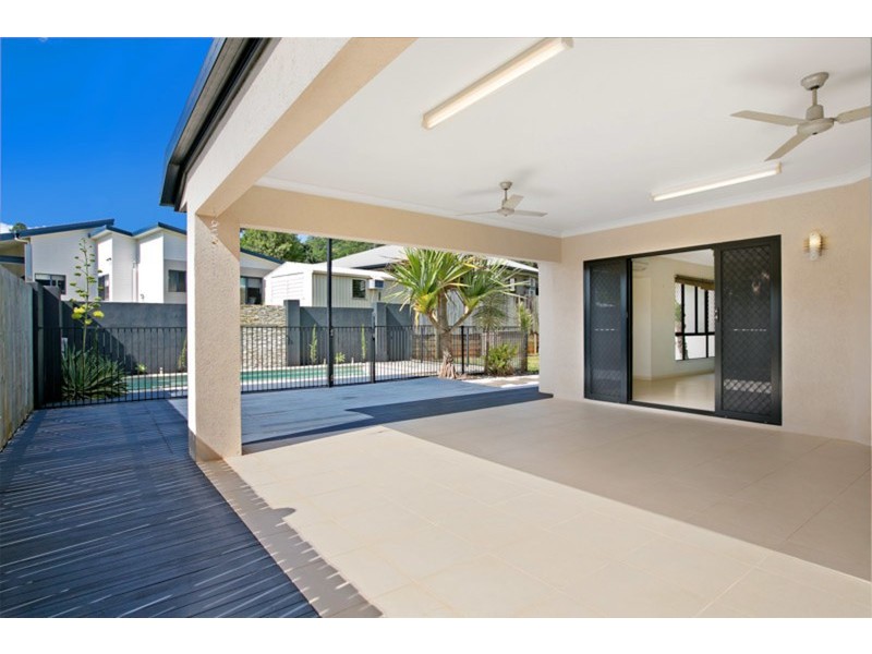 9 Smoko Close, Brinsmead QLD 4870