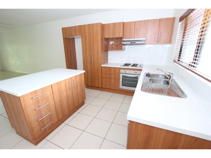 6/8 Macilwraith Street, Manoora QLD 4870