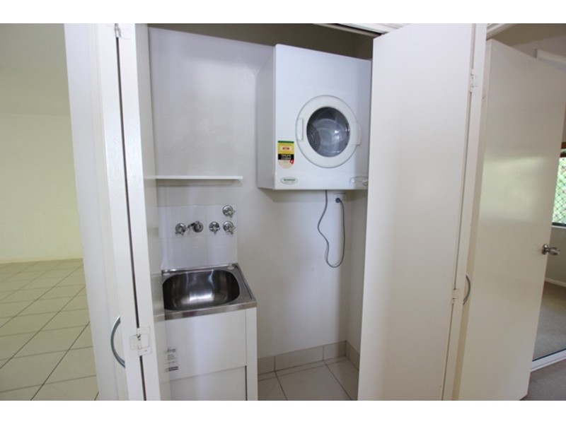 6/8 Macilwraith Street, Manoora QLD 4870