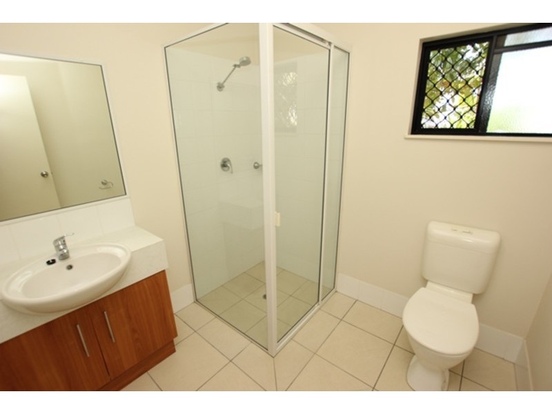 6/8 Macilwraith Street, Manoora QLD 4870