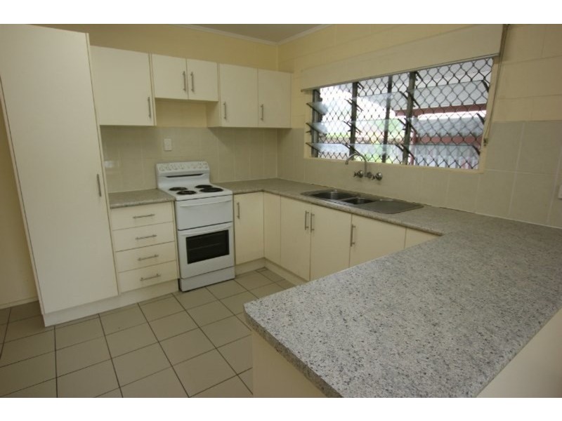 2/47 Curtin Street, Westcourt QLD 4870