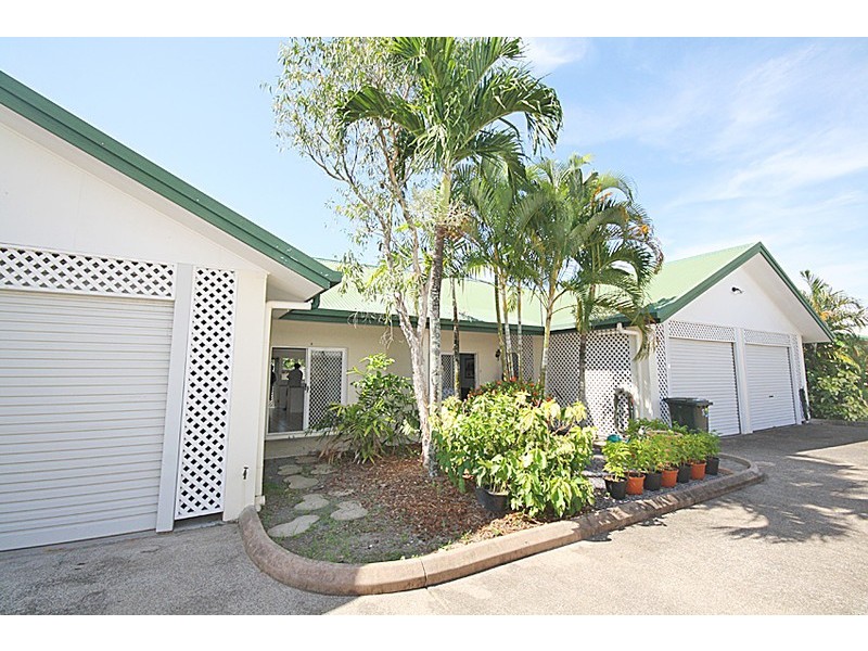 2/364 McCoombe Street, Mooroobool QLD 4870