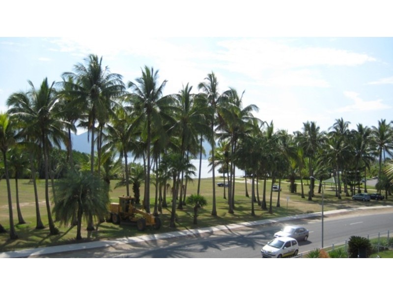 18/285-291 The Esplanade, Cairns QLD 4870