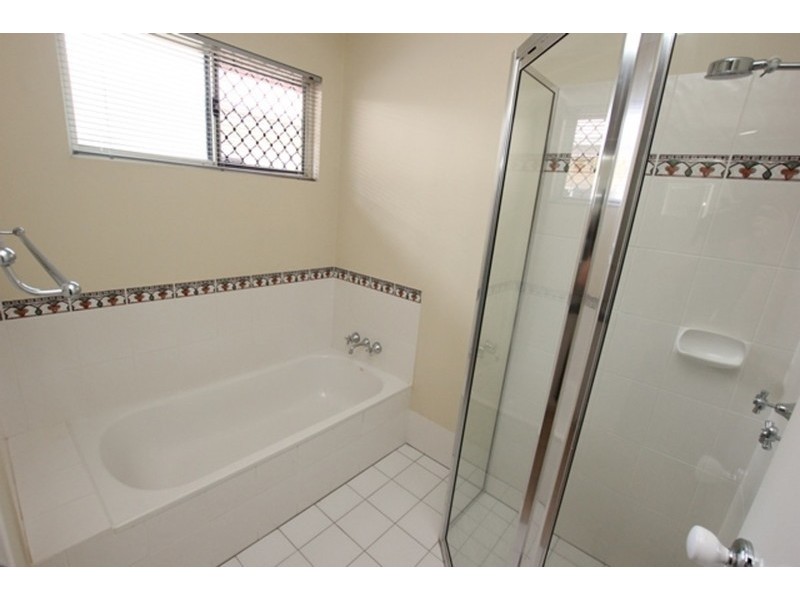 13 Chesterfield Close, Brinsmead QLD 4870