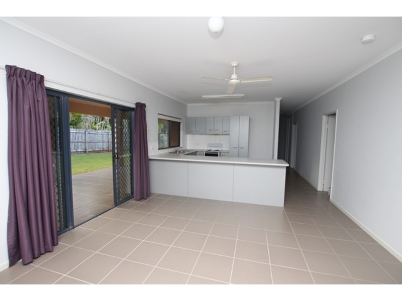 22 Jasmine Street, Redlynch QLD 4870