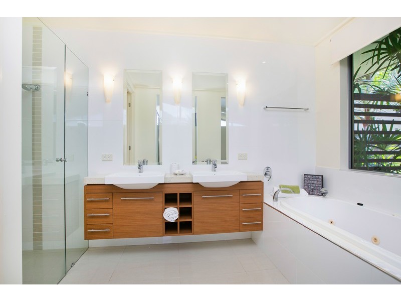 4 Rossmann Road, Smithfield QLD 4878