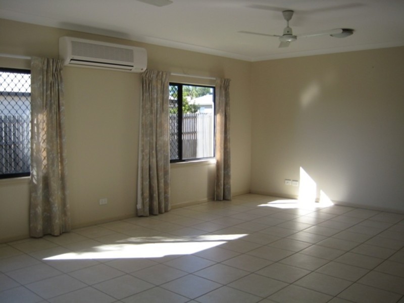 10 Pelling Street, Kanimbla QLD 4870