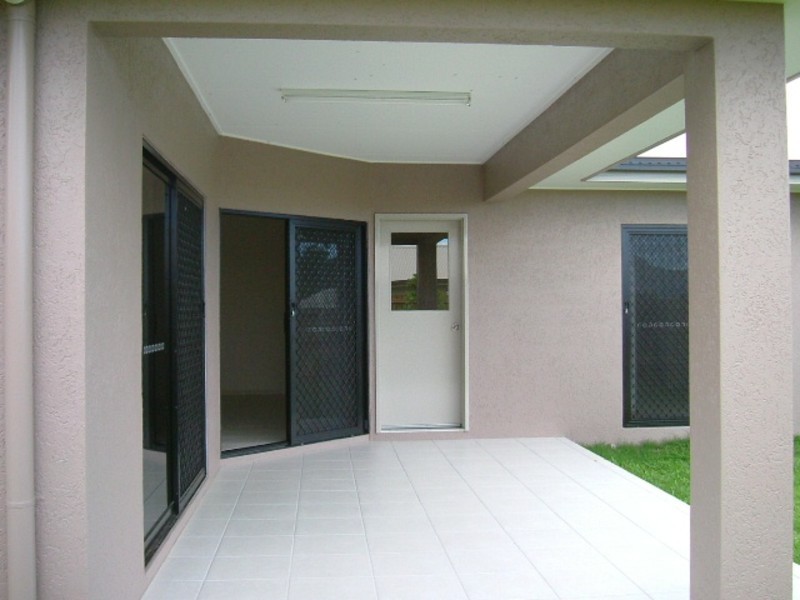 10 Pelling Street, Kanimbla QLD 4870