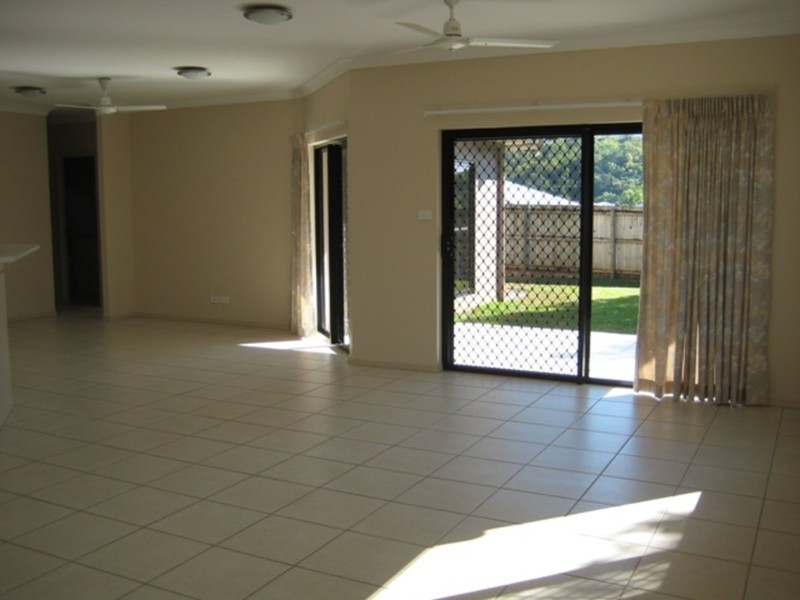 10 Pelling Street, Kanimbla QLD 4870