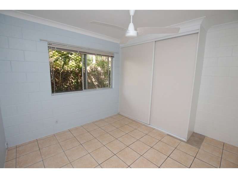 2/5 Thomas Street, Cairns North QLD 4870