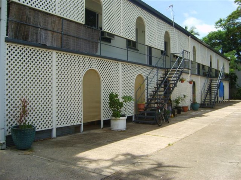 2/5 Thomas Street, Cairns North QLD 4870