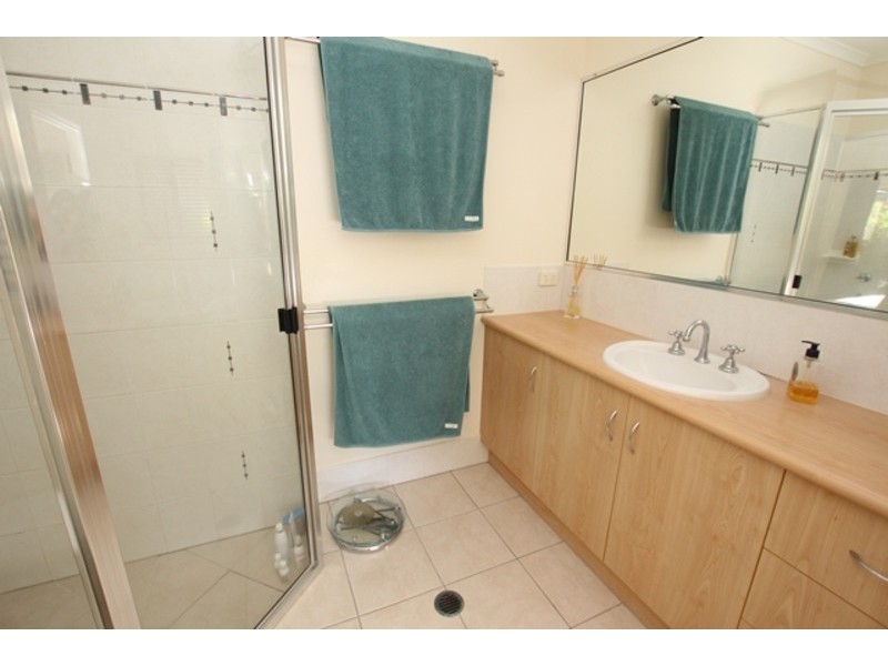 2 Greendale Close, Brinsmead QLD 4870