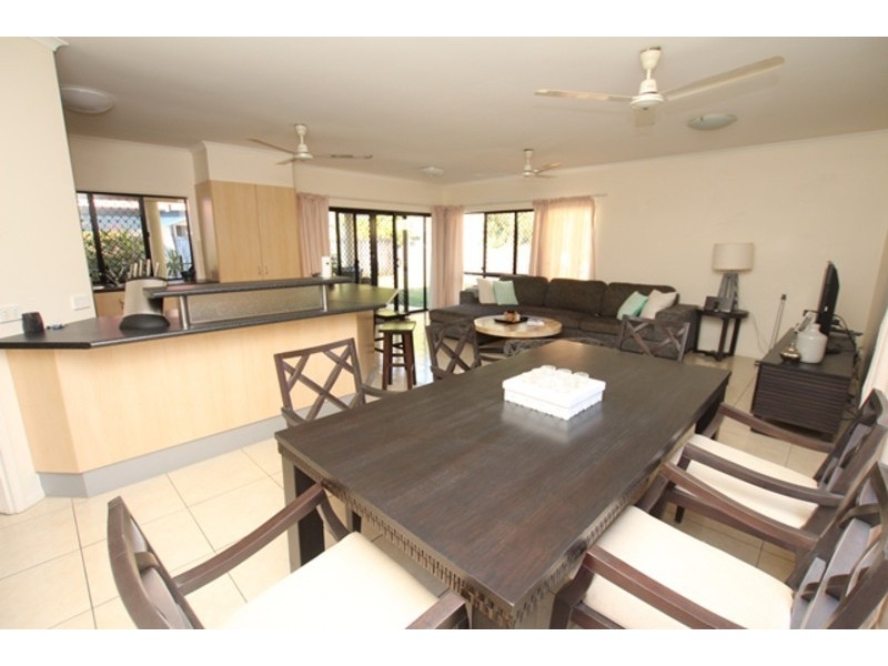 2 Greendale Close, Brinsmead QLD 4870