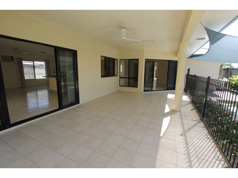 2 Greendale Close, Brinsmead QLD 4870