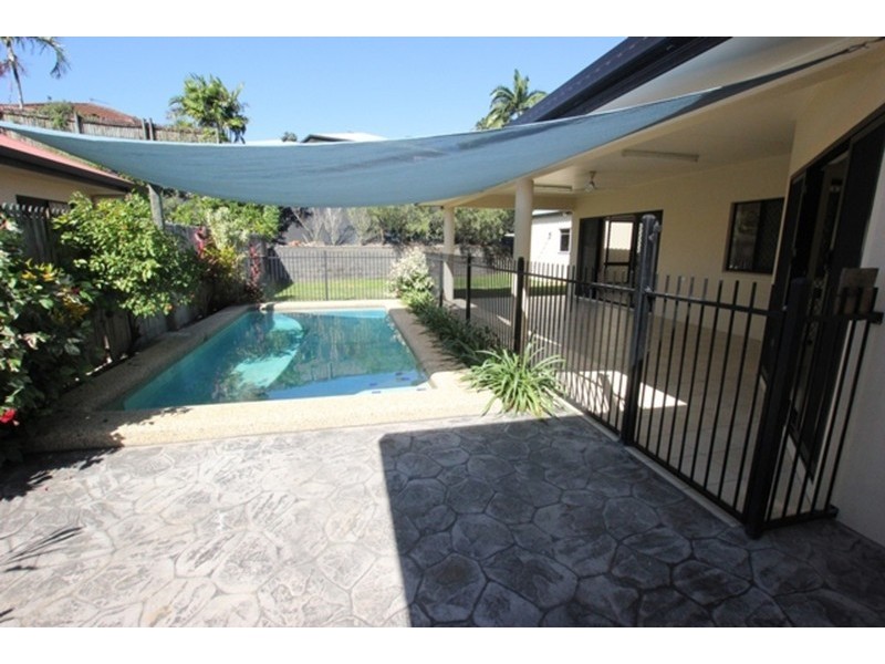 2 Greendale Close, Brinsmead QLD 4870