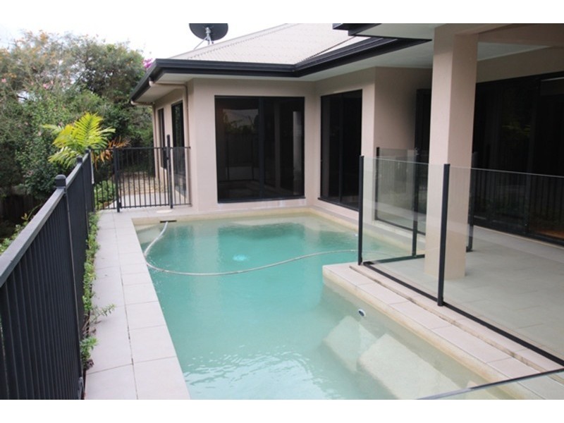 3 Ellie Banning Close, Redlynch QLD 4870