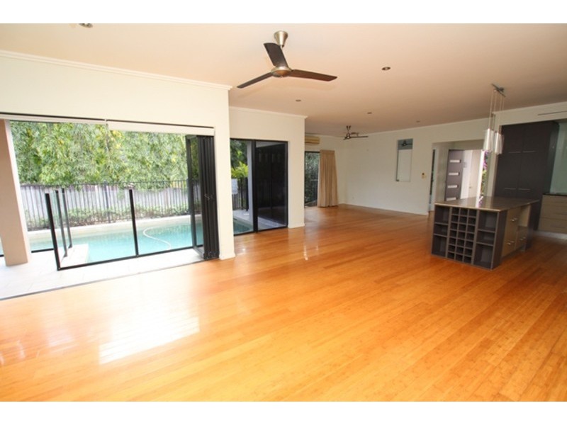 3 Ellie Banning Close, Redlynch QLD 4870