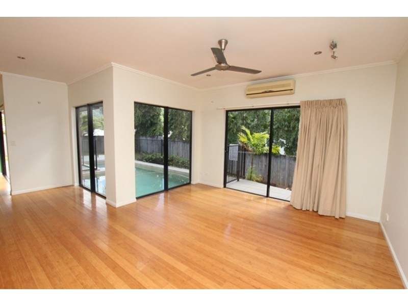 3 Ellie Banning Close, Redlynch QLD 4870