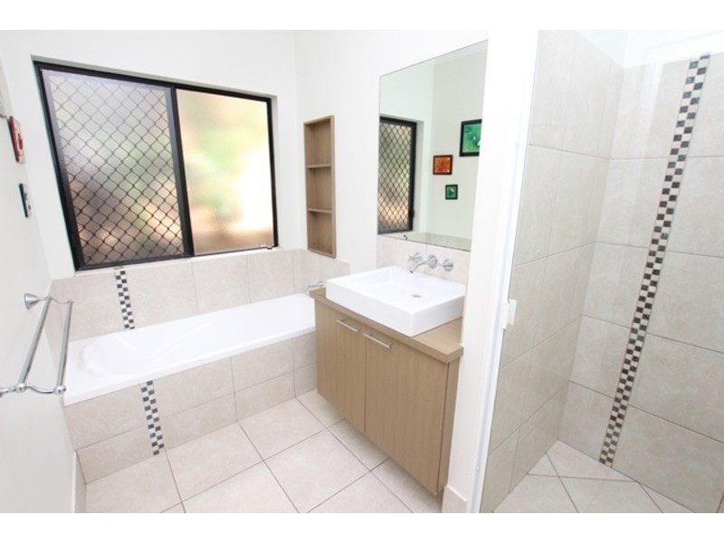 3 Ellie Banning Close, Redlynch QLD 4870