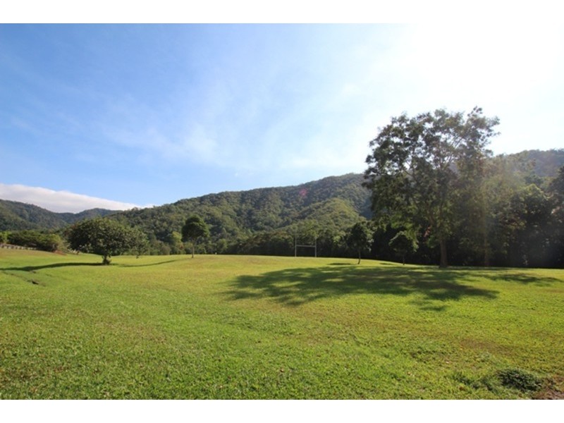 3 Ellie Banning Close, Redlynch QLD 4870