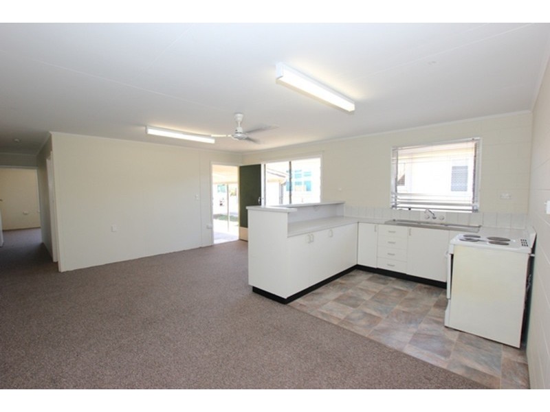 30A Earl Street, Westcourt QLD 4870