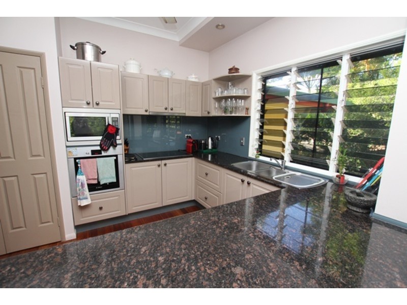 42 Benn Street, Brinsmead QLD 4870