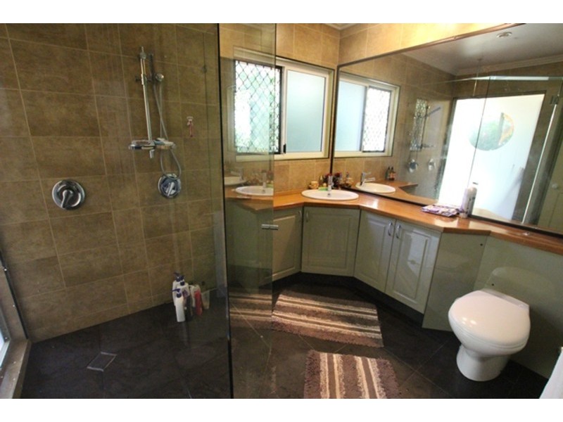 42 Benn Street, Brinsmead QLD 4870