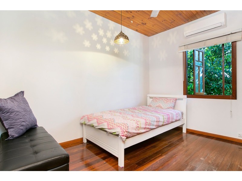 9 Rose Street, Westcourt QLD 4870