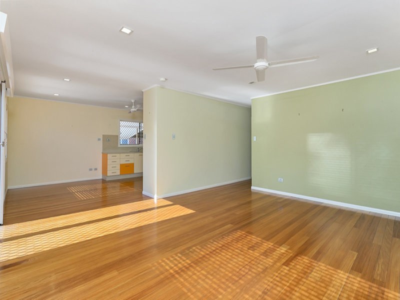 11 Creedy Street, Westcourt QLD 4870