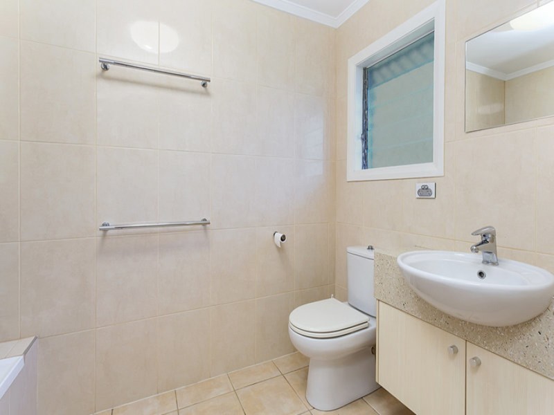 11 Creedy Street, Westcourt QLD 4870
