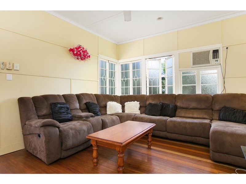 80 English Street, Manunda QLD 4870