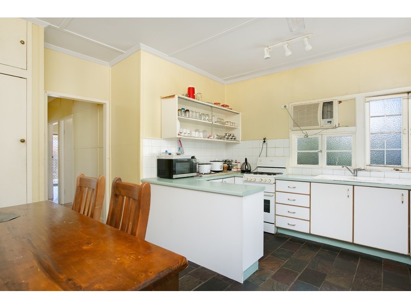 80 English Street, Manunda QLD 4870