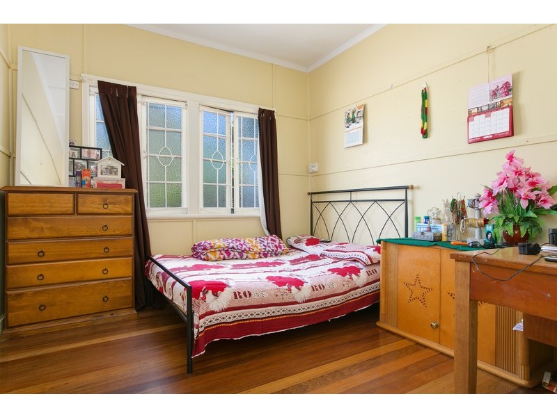 80 English Street, Manunda QLD 4870