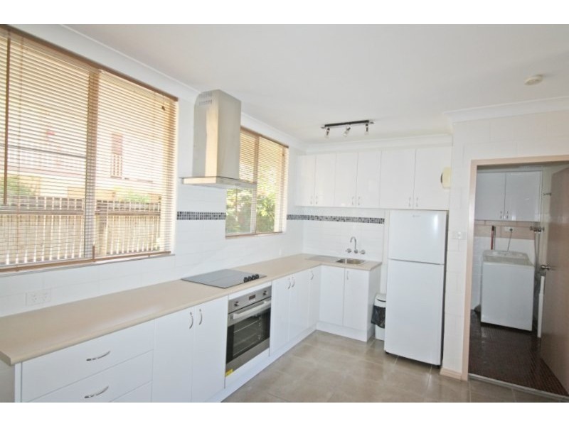 4/211 Lake Street, Cairns City QLD 4870