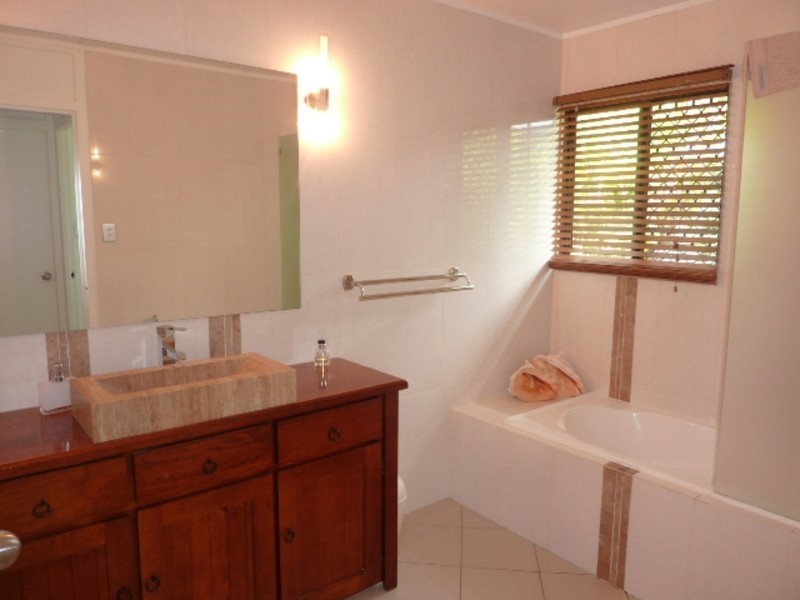 2 ALICE Close, Woree QLD 4868