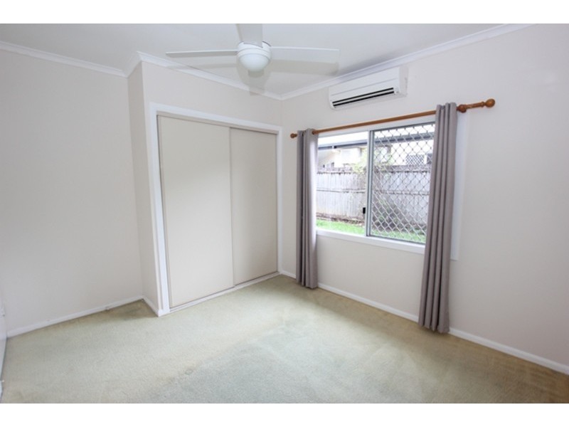 80 Callum, Mooroobool QLD 4870