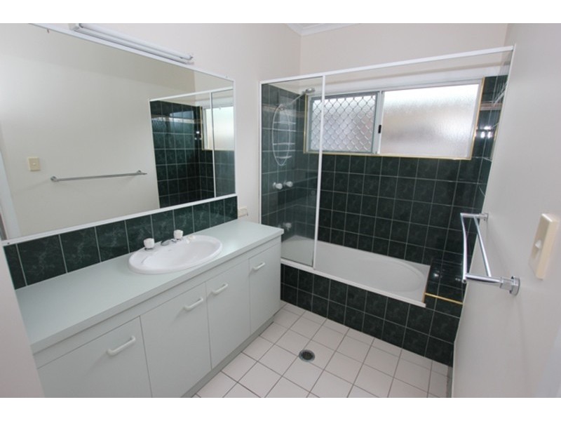 80 Callum, Mooroobool QLD 4870