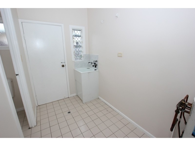 80 Callum, Mooroobool QLD 4870