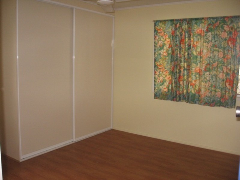 1 Witney Street, Manoora QLD 4870