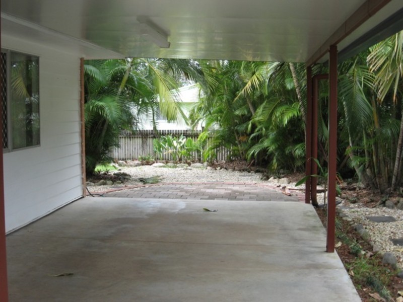 1 Witney Street, Manoora QLD 4870