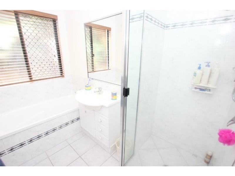 7 Eleanor Close, Mooroobool QLD 4870