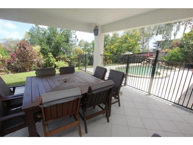 7 Eleanor Close, Mooroobool QLD 4870