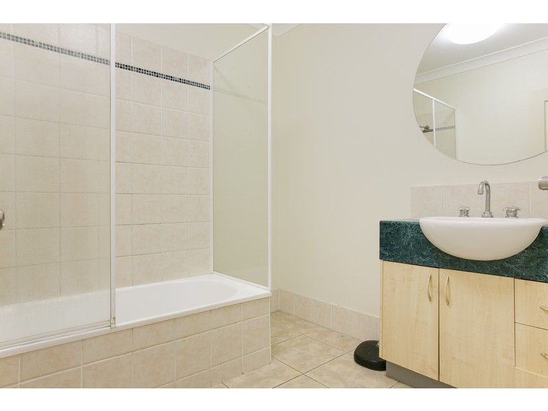 2/4-8 Pool Close, Woree QLD 4868