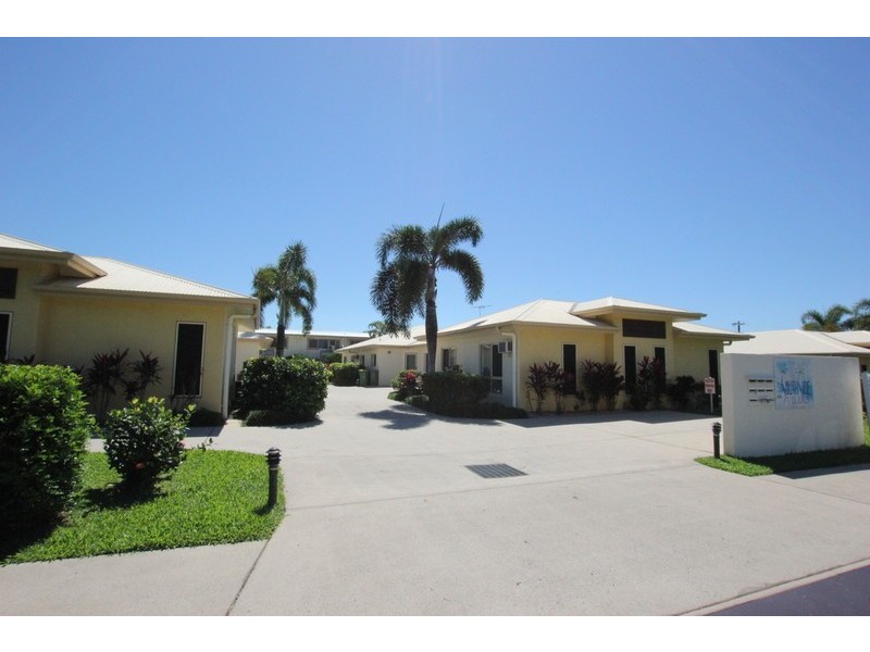 2/4-8 Pool Close, Woree QLD 4868