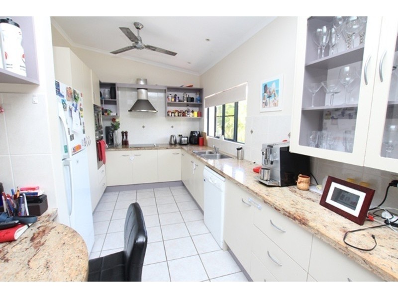 17 Barossa Close, Brinsmead QLD 4870