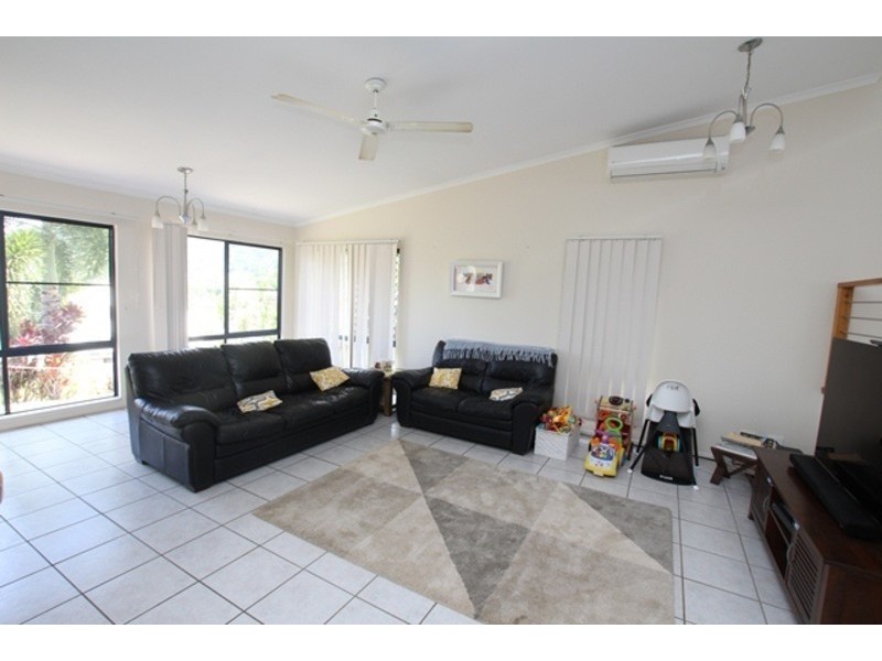 17 Barossa Close, Brinsmead QLD 4870